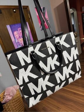 MICHAEL KORS Black & White MK Logo Tote/travel Bag